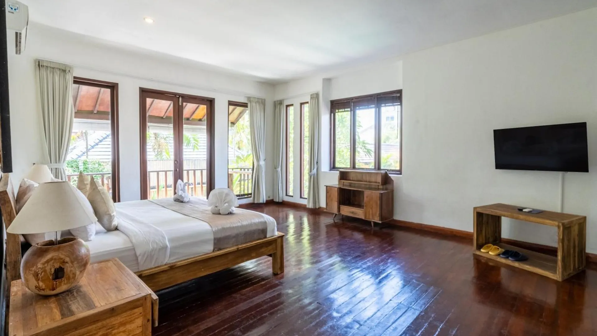Enclose Living 5Br Villa Center Of Seminyak Near Beach  Seminyak (Bali)