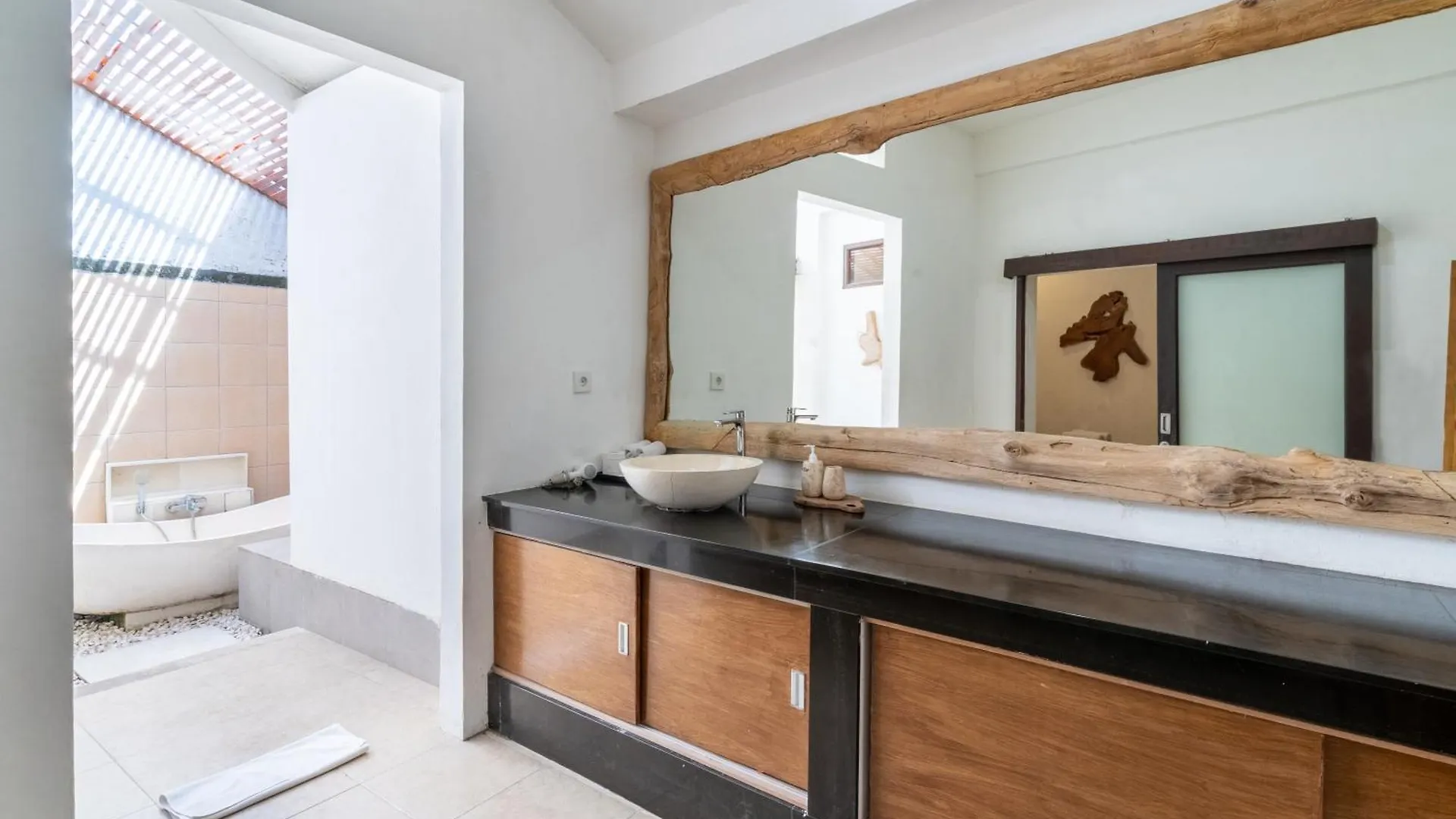 Enclose Living 5Br Villa Center Of Seminyak Near Beach Seminyak (Bali)