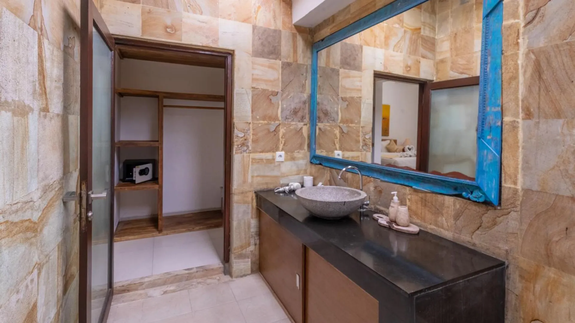 Enclose Living 5Br Villa Center Of Seminyak Near Beach  Seminyak (Bali)