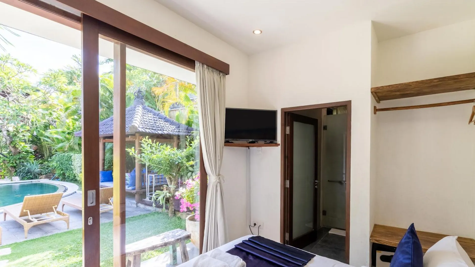 Enclose Living 5Br Villa Center Of Seminyak Near Beach