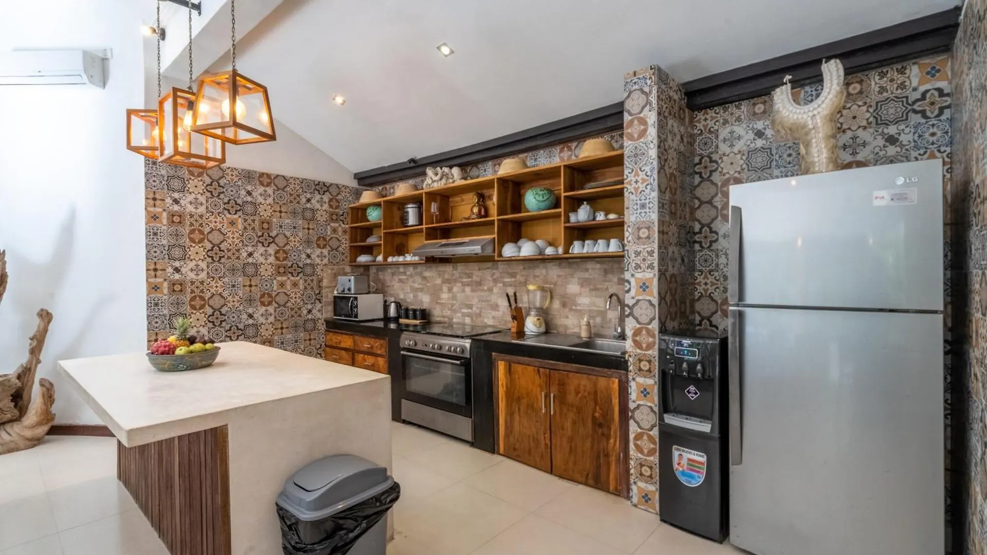 Enclose Living 5Br Villa Center Of Seminyak Near Beach Indonesia