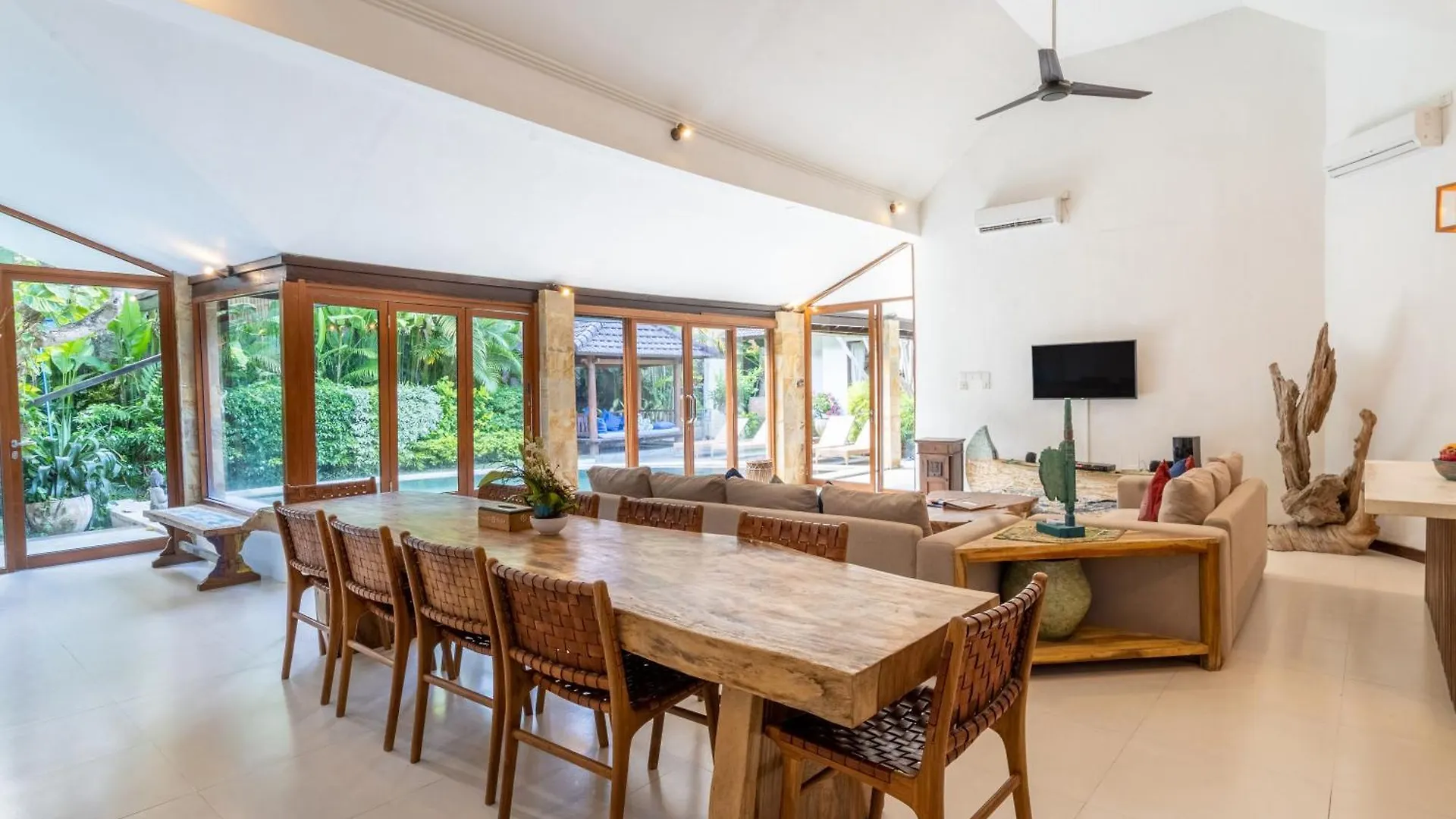 Enclose Living 5Br Villa Center Of Seminyak Near Beach  Seminyak (Bali)