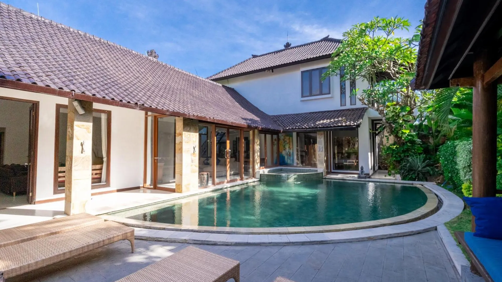 Enclose Living 5Br Villa Center Of Seminyak Near Beach 0*, Seminyak (Bali)
