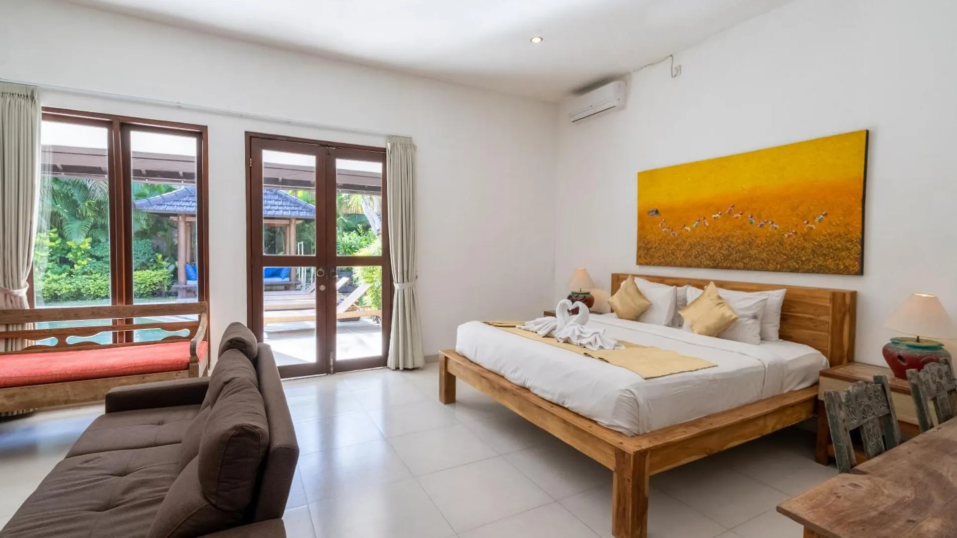 Enclose Living 5Br Villa Center Of Seminyak Near Beach Indonesia