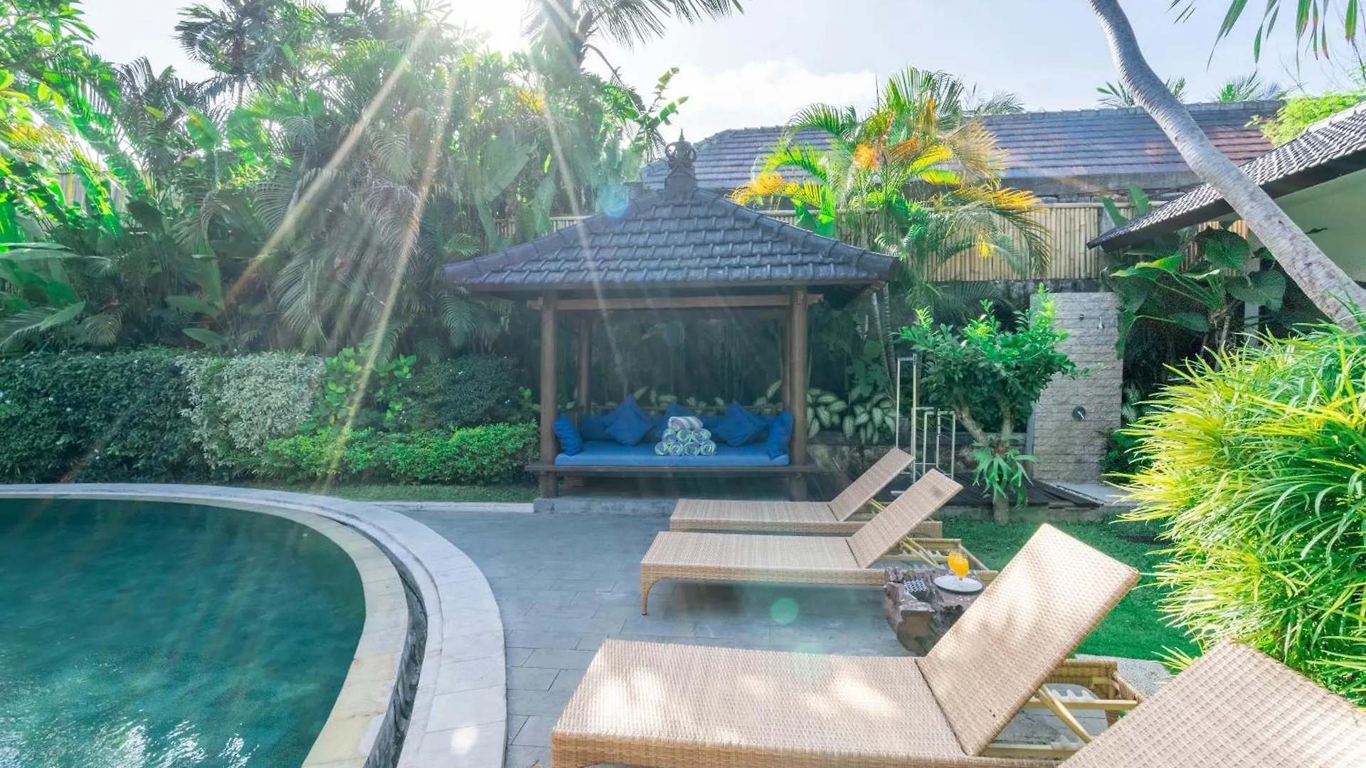 Enclose Living 5Br Villa Center Of Seminyak Near Beach Indonesia