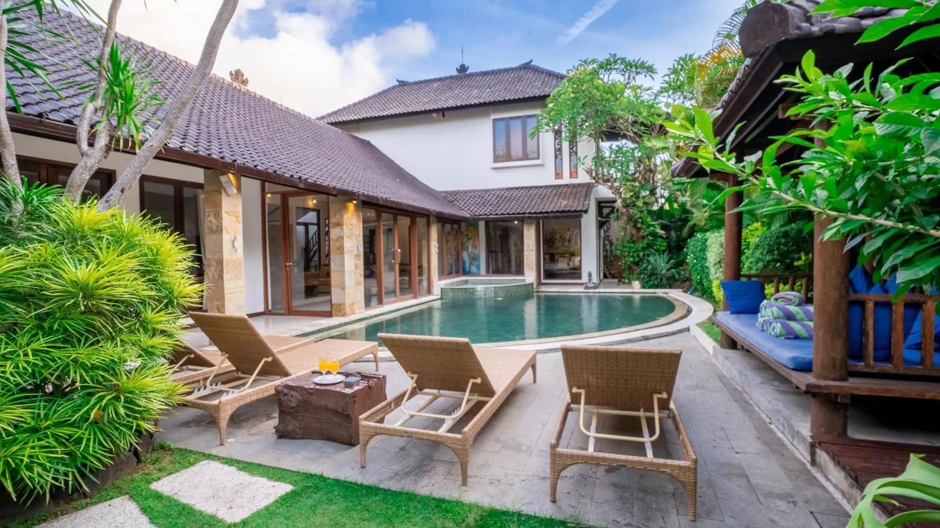 Enclose Living 5Br Villa Center Of Seminyak Near Beach contacts