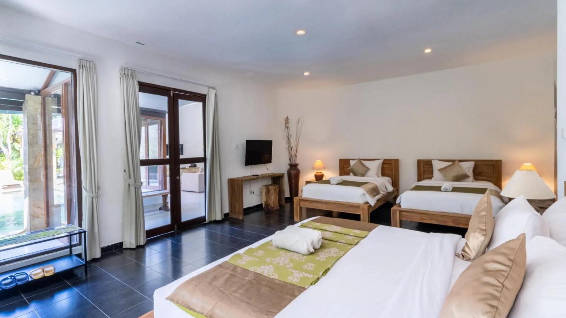 Enclose Living 5Br Villa Center Of Seminyak Near Beach Seminyak (Bali)