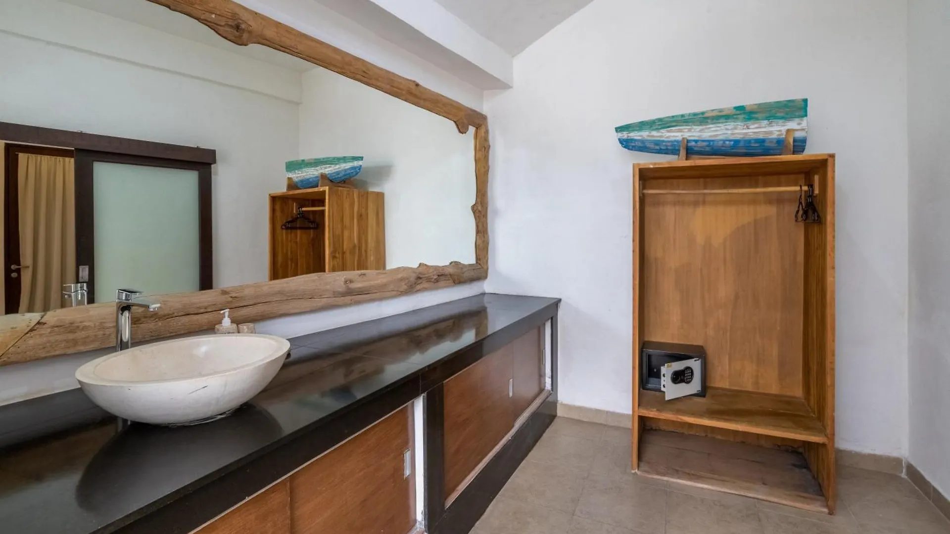 Enclose Living 5Br Villa Center Of Seminyak Near Beach