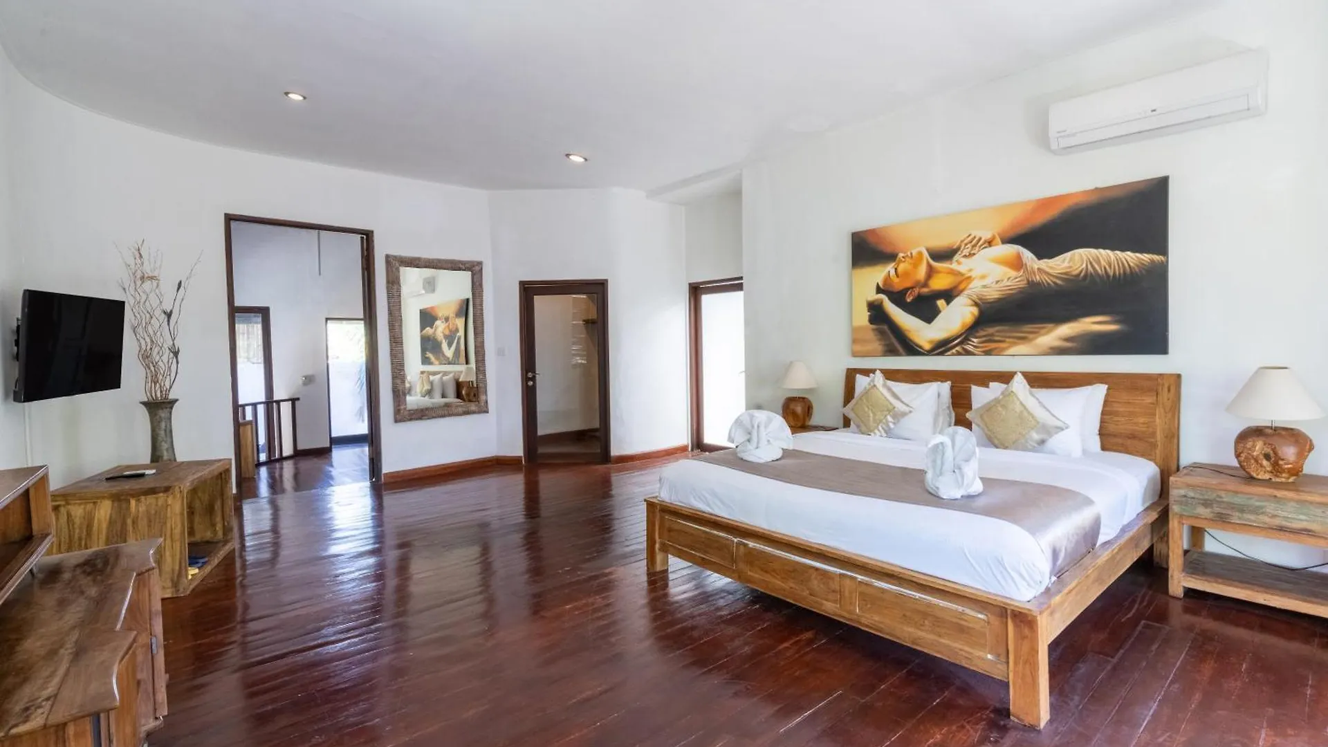 Enclose Living 5Br Villa Center Of Seminyak Near Beach