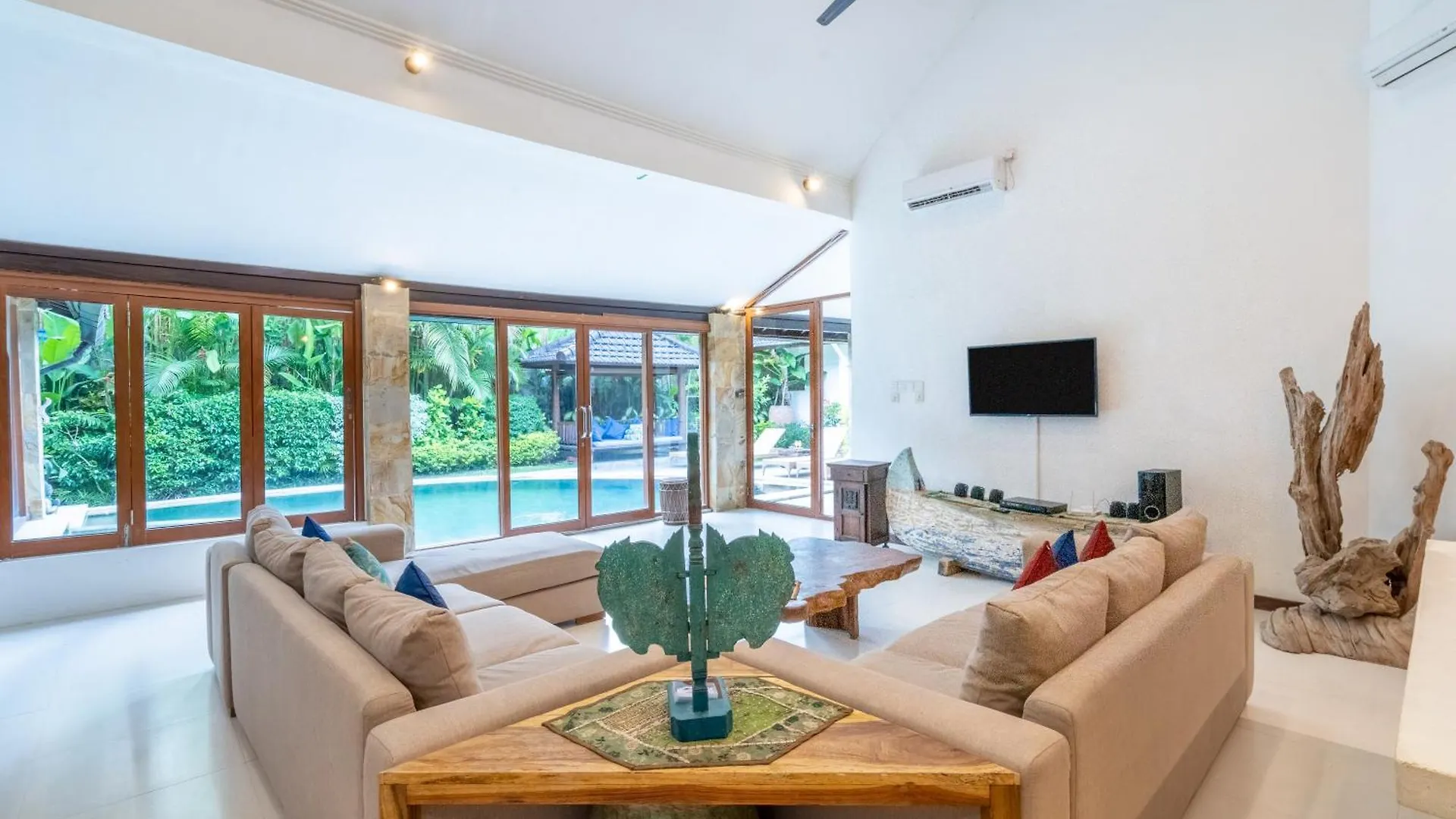 Enclose Living 5Br Villa Center Of Seminyak Near Beach
