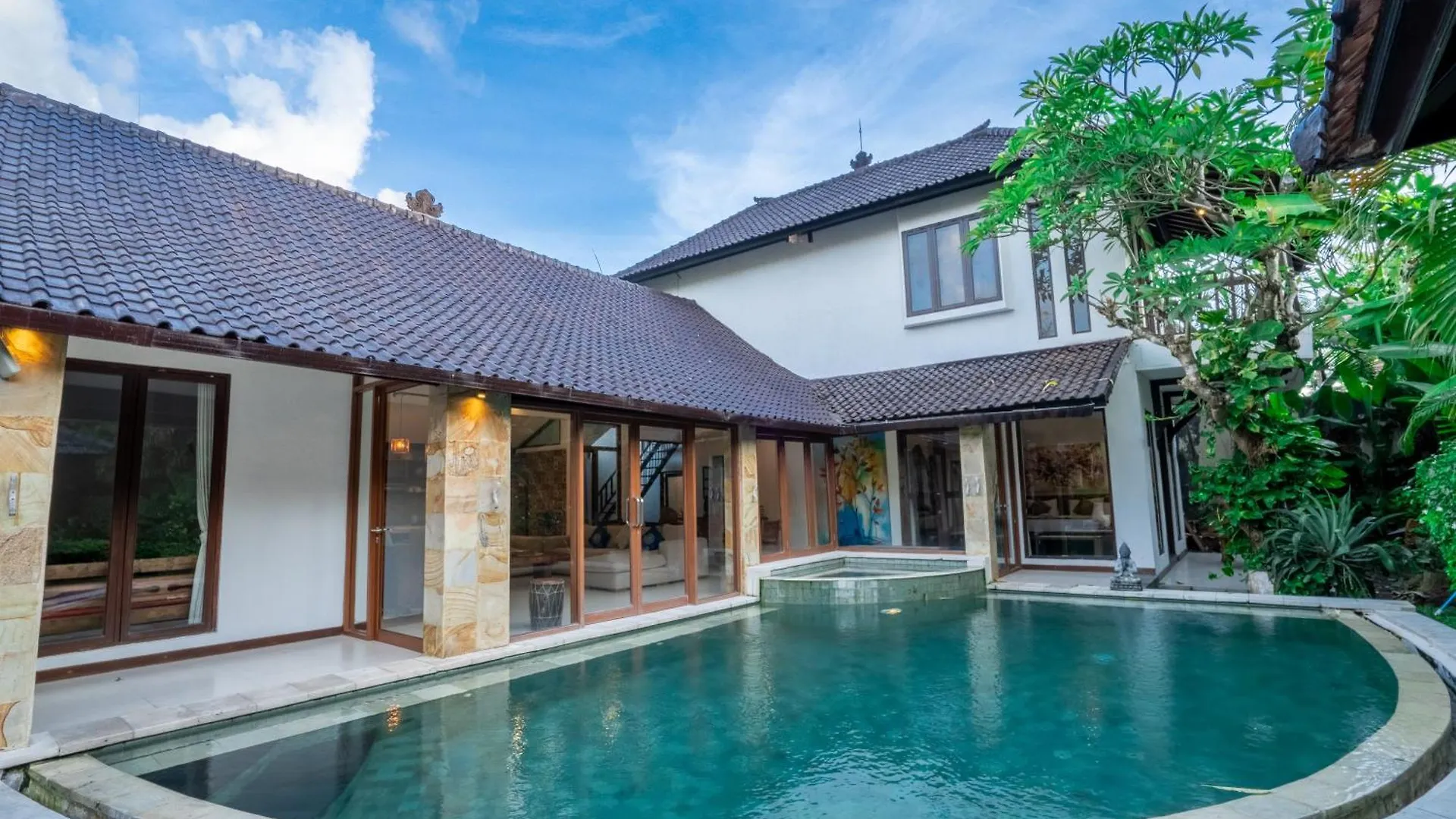 Enclose Living 5Br Villa Center Of Seminyak Near Beach