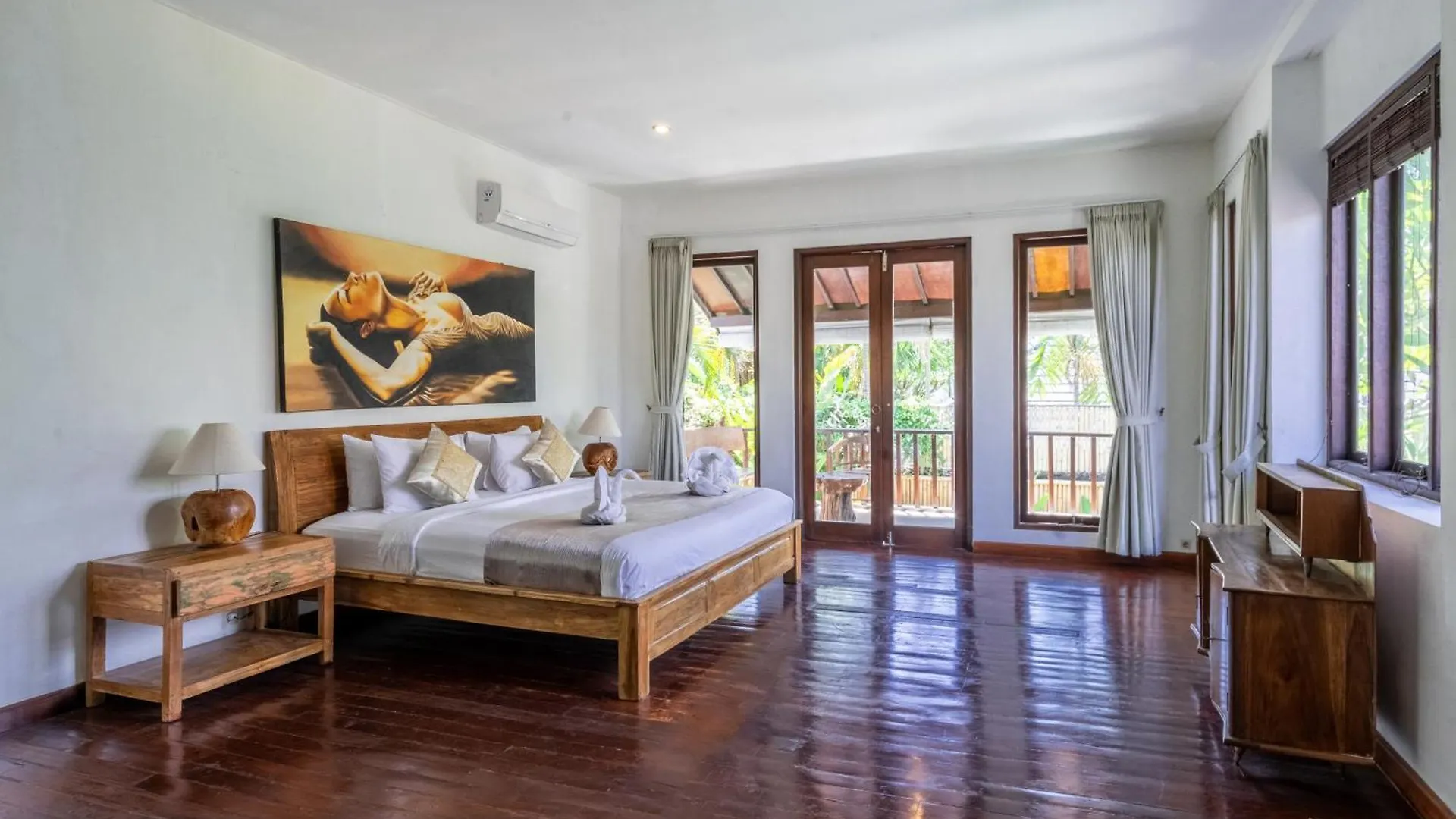 Enclose Living 5Br Villa Center Of Seminyak Near Beach