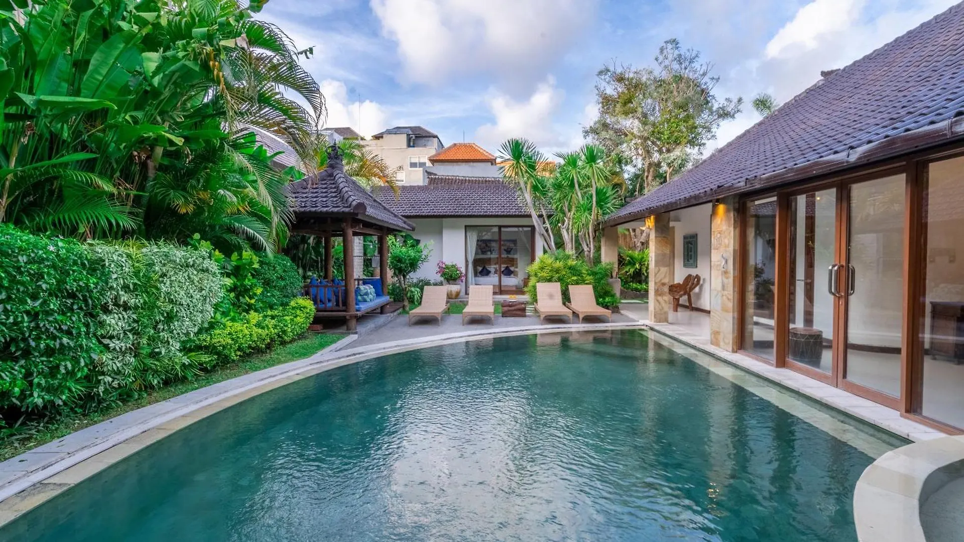 Enclose Living 5Br Villa Center Of Seminyak Near Beach Seminyak (Bali)